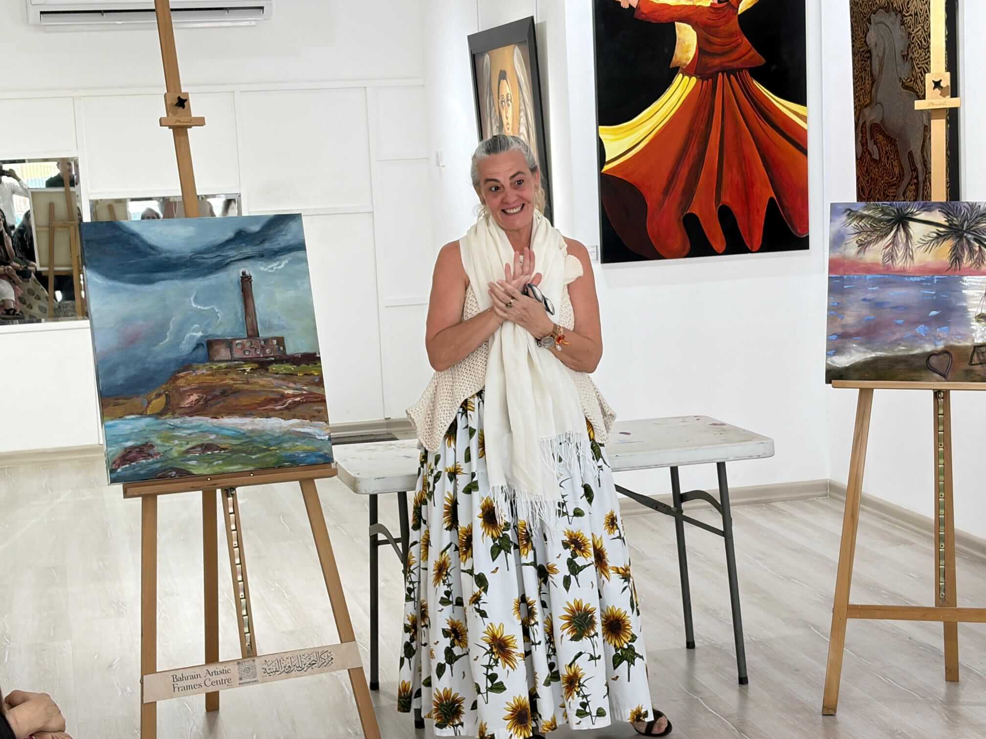 Carmen con @bahrainartcollective Encuentro de escritores
